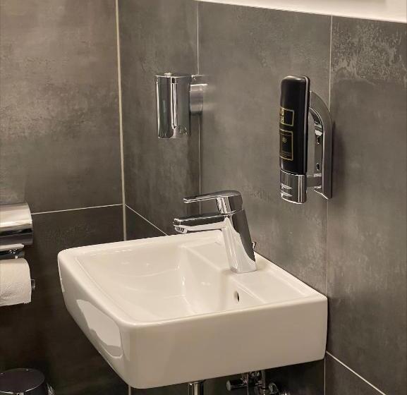 디럭스 룸, Mintarder Wasserbahnhof