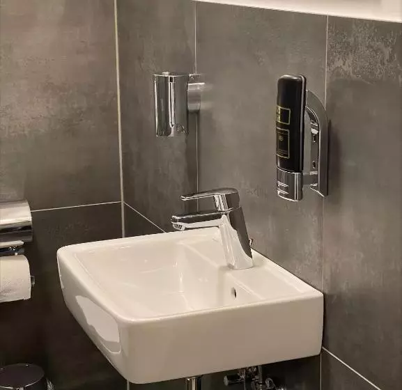 デラックスルーム, Mintarder Wasserbahnhof