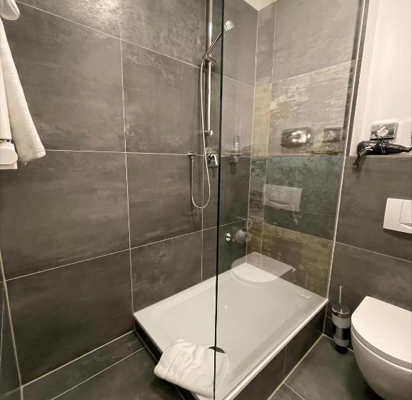 Номер Deluxe, Mintarder Wasserbahnhof