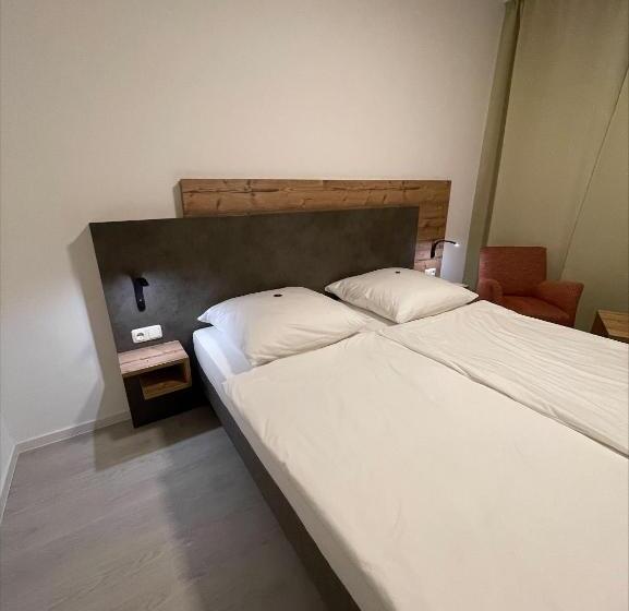 디럭스 룸, Mintarder Wasserbahnhof