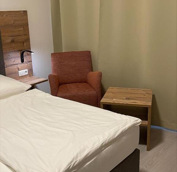 디럭스 룸, Mintarder Wasserbahnhof