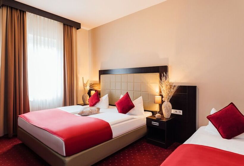 舒适三人间, Savoy