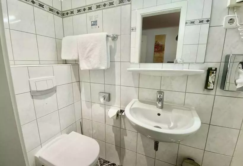اتاق اکونومی یک تخته, West An Der Bockenheimer Warte