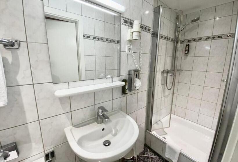 اتاق اکونومی یک تخته, West An Der Bockenheimer Warte