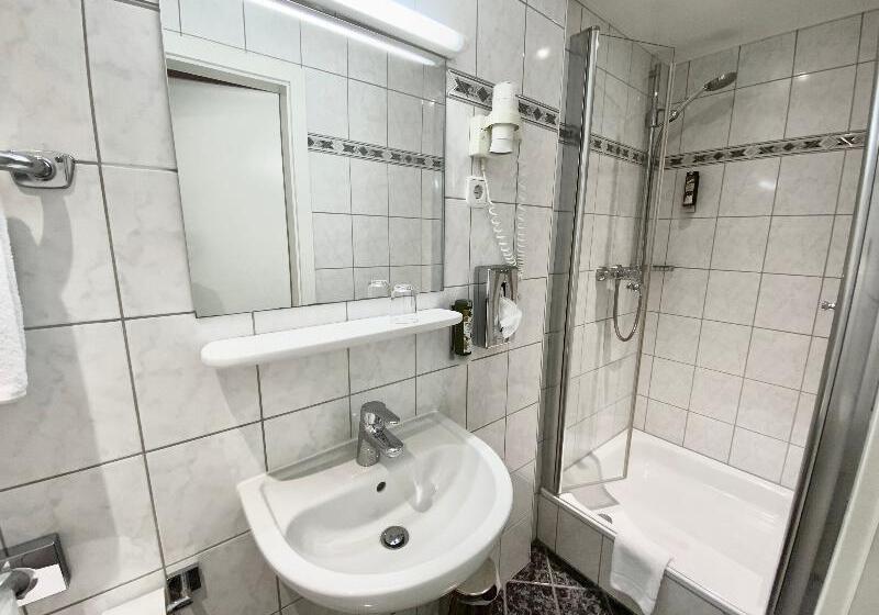 اتاق اکونومی یک تخته, West An Der Bockenheimer Warte