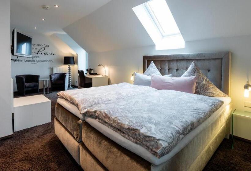 جناح جونيور, Landhotel Bartmann