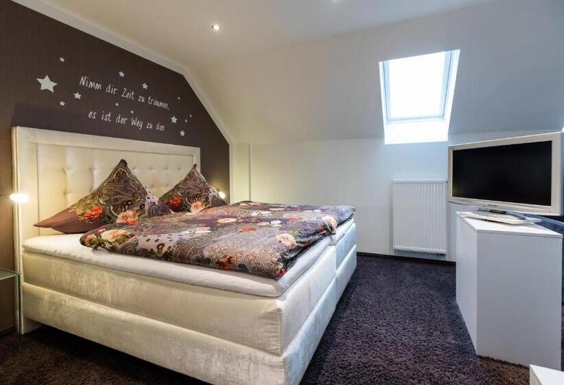 جناح جونيور, Landhotel Bartmann