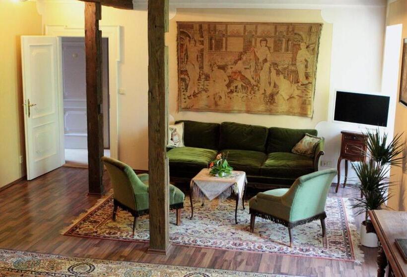 스위트, Zámek Potštejn