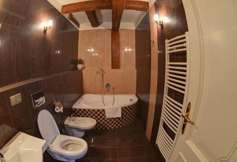 스위트, Zámek Potštejn