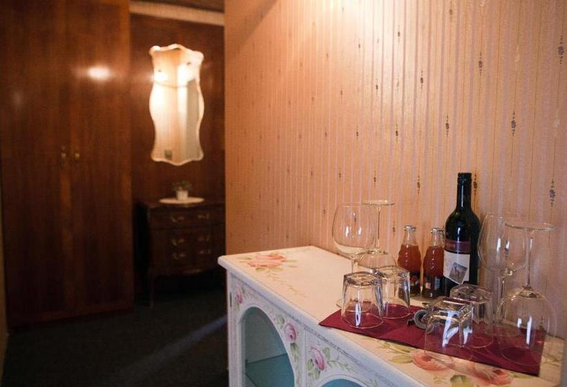 스위트, Zámek Potštejn