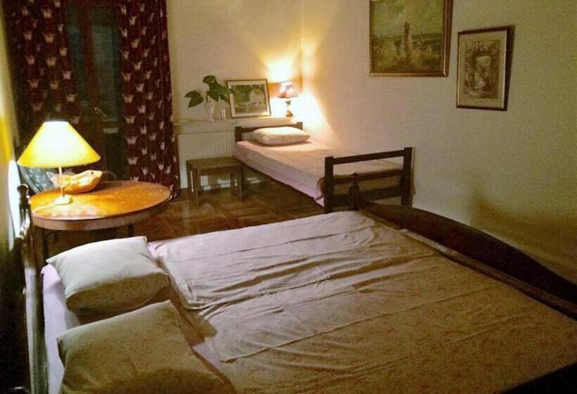 اتاق استاندارد سه تخته با سرویس بهداشتی مشترک, Guest House Vila Eli