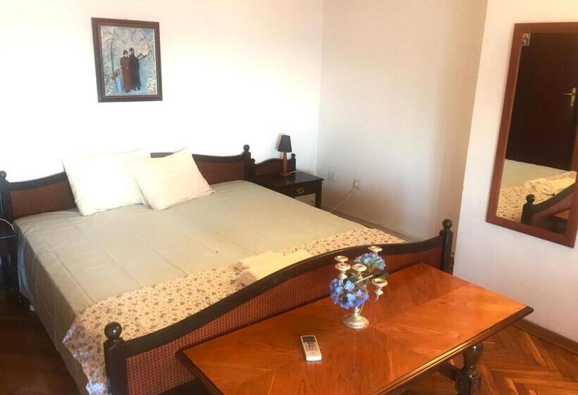 اتاق استاندارد سه تخته با سرویس بهداشتی مشترک, Guest House Vila Eli