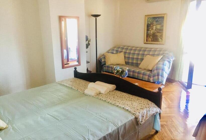 اتاق استاندارد سه تخته با سرویس بهداشتی مشترک, Guest House Vila Eli