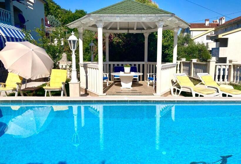 اتاق استاندارد سه تخته با سرویس بهداشتی مشترک, Guest House Vila Eli