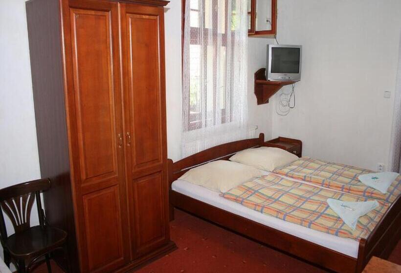 חדר סטנדרט לשלושה, Penzion U Ráztoky