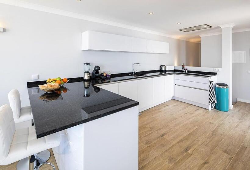 شقة غرفة واحدة, Villa Benagil With Stunning Views And Roof Terrace With Private Heated Pool