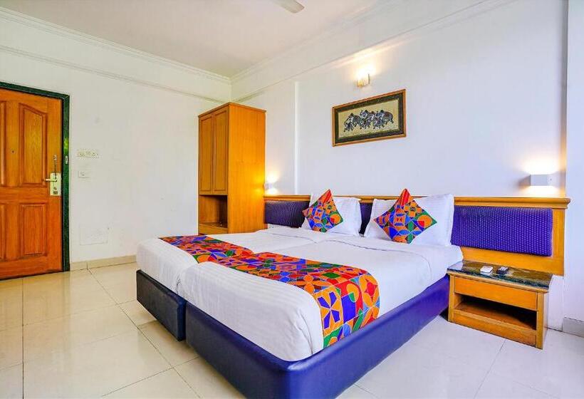 デラックスルーム, Fabhotel Prime Golden Emerald   Nr St Mary S Church Cni