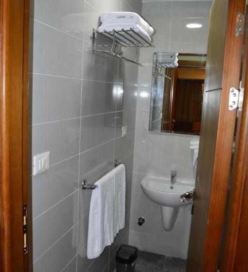 اتاق اکونومی, Royal Inn Residence