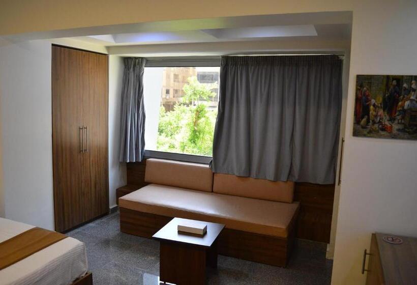 اتاق استاندارد با چشم‌انداز شهر, Royal Inn Residence