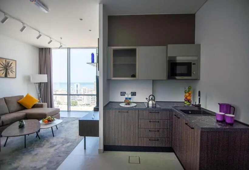 سوییت جونیور با چشم‌انداز دریا, Swiss-Belinn Sharq Kuwait