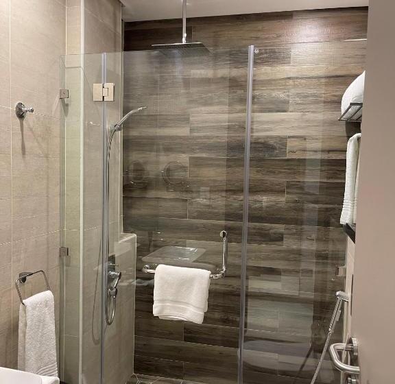 سوییت جونیور با چشم‌انداز دریا, Swiss-Belinn Sharq Kuwait