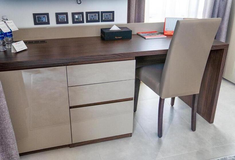 اتاق استاندارد با تخت بزرگ, Swiss-Belinn Sharq Kuwait