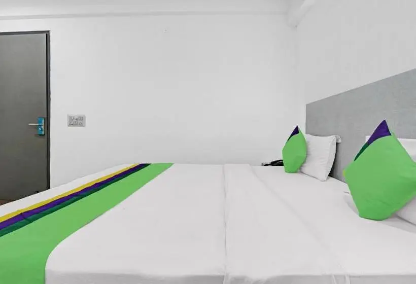 デラックスルーム, Treebo Grand Town House