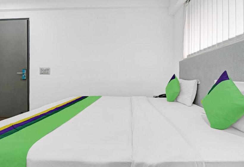Quarto Deluxe, Treebo Grand Town House