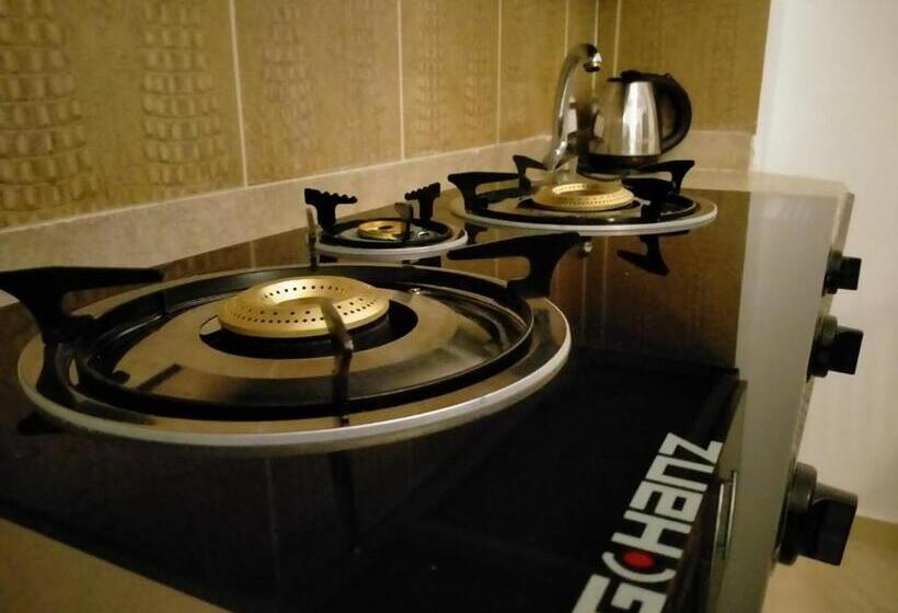 استودیوی لوکس, Villa 22