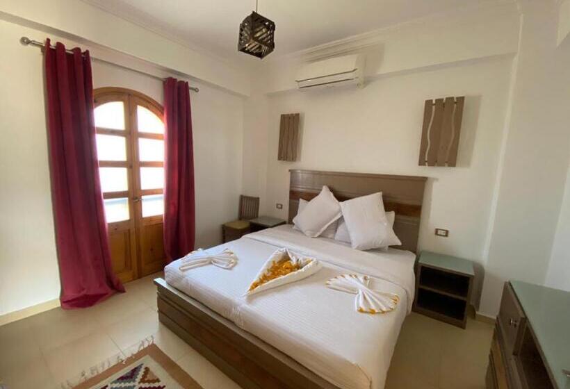 استودیوی لوکس, Villa 22