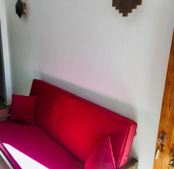 استودیو خانوادگی, Villa 22