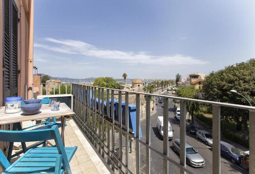 غرفة سوبيريور ثلاثية مطلّة علي البحر, Dery Alghero Holiday Rooms