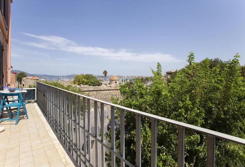 غرفة سوبيريور ثلاثية مطلّة علي البحر, Dery Alghero Holiday Rooms