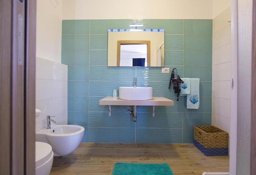 غرفة سوبيريور ثلاثية مطلّة علي البحر, Dery Alghero Holiday Rooms