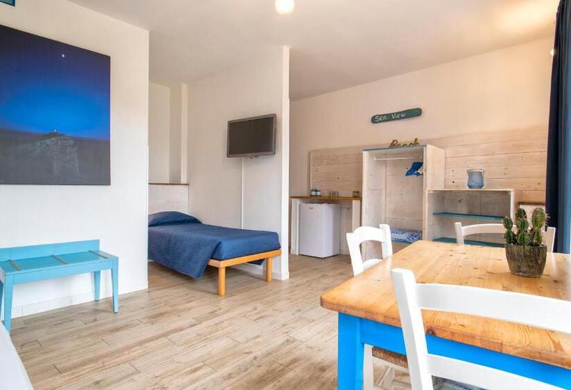 غرفة سوبيريور ثلاثية مطلّة علي البحر, Dery Alghero Holiday Rooms