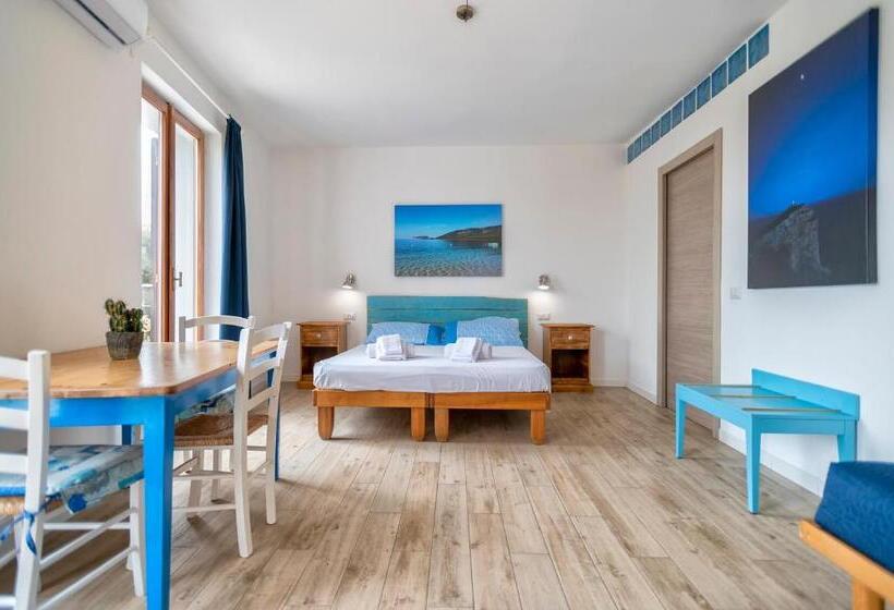 غرفة سوبيريور ثلاثية مطلّة علي البحر, Dery Alghero Holiday Rooms