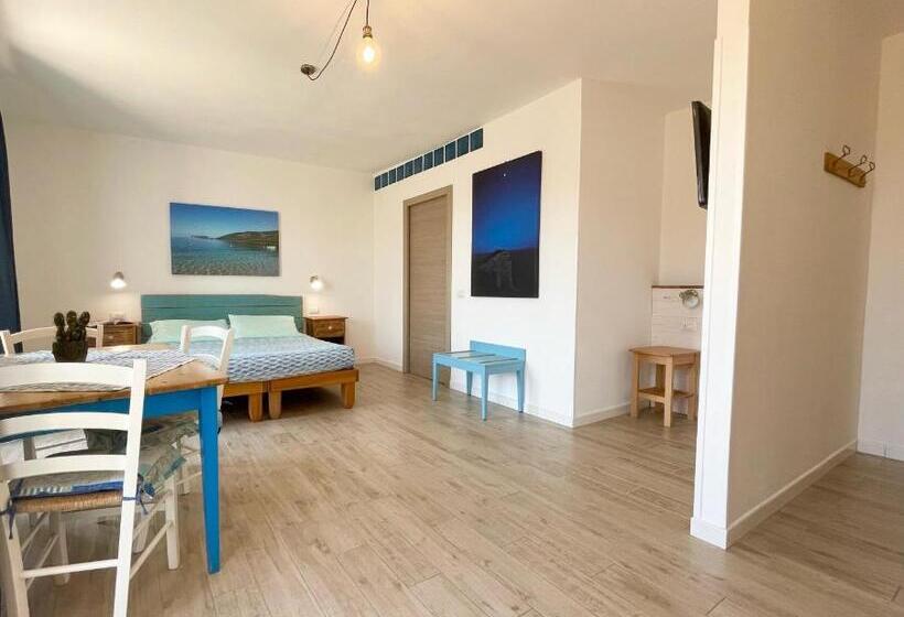 غرفة سوبيريور ثلاثية مطلّة علي البحر, Dery Alghero Holiday Rooms