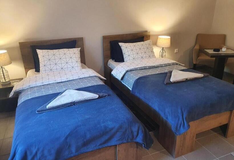 스탠다드 트리플 룸, Guest House Jasmin