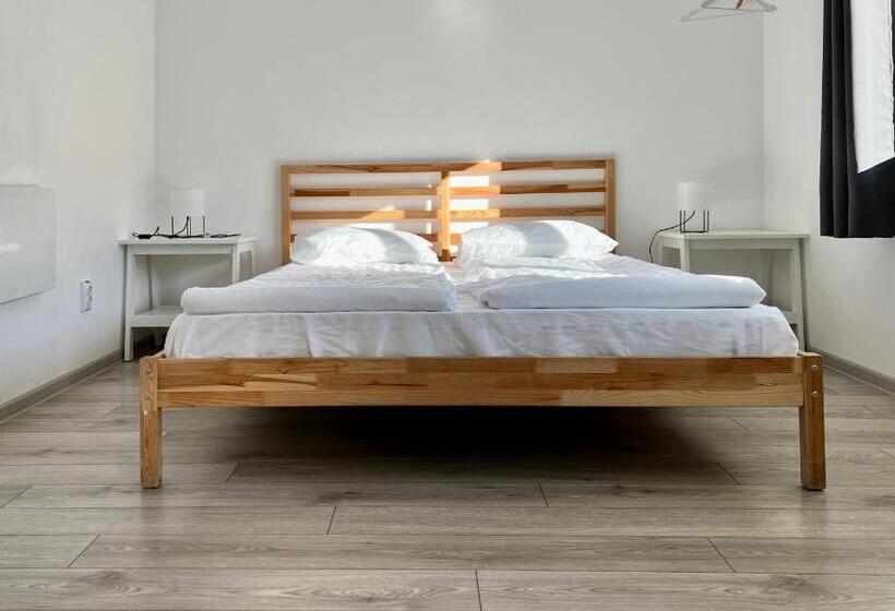 Номер Стандарт Вид на Сад, Pixel Guesthouse