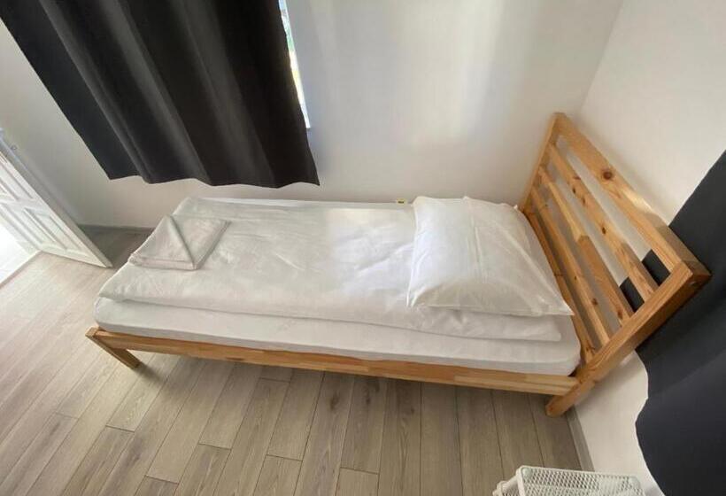 Номер Стандарт Вид на Сад, Pixel Guesthouse