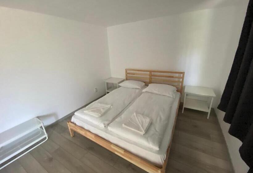 Номер Стандарт Вид на Сад, Pixel Guesthouse