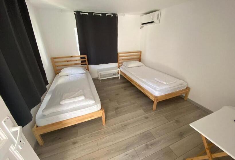 Номер Стандарт Вид на Сад, Pixel Guesthouse