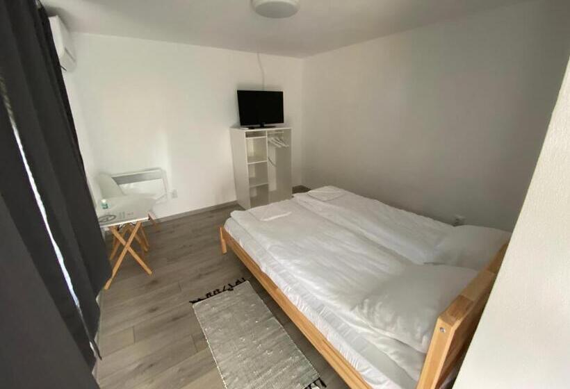 Номер Стандарт Вид на Сад, Pixel Guesthouse