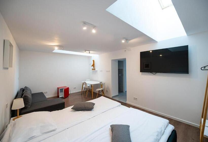 اتاق سوپریور سه تخته, Pixel Guesthouse