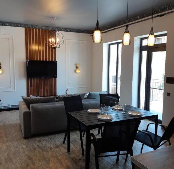 דירת חדר נוף לבריכה, Villa Bonapart