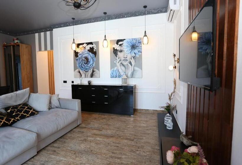 آپارتمان 1 خوابه با چشم‌انداز استخر, Villa Bonapart