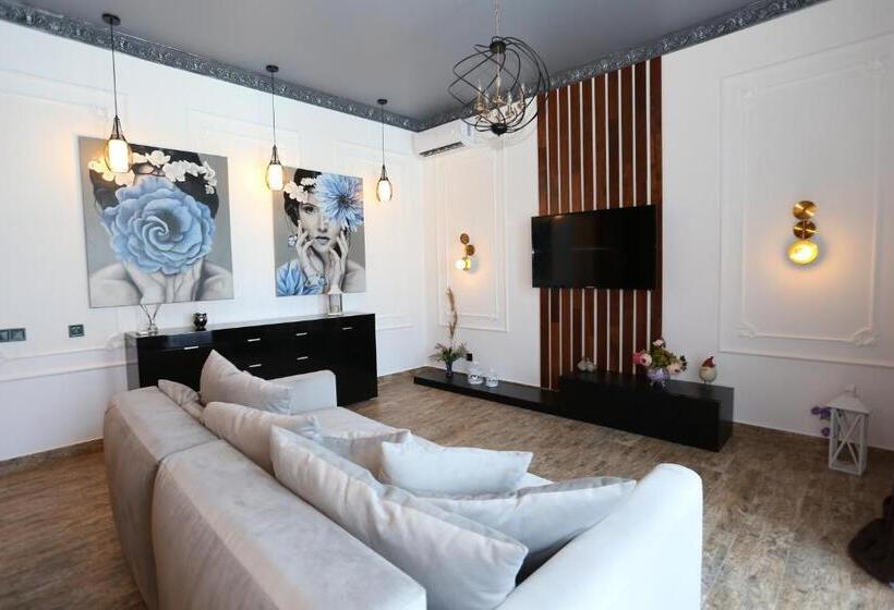 דירת חדר נוף לבריכה, Villa Bonapart