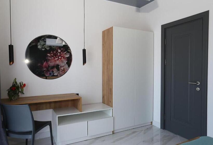 דירת חדר נוף לים, Villa Bonapart