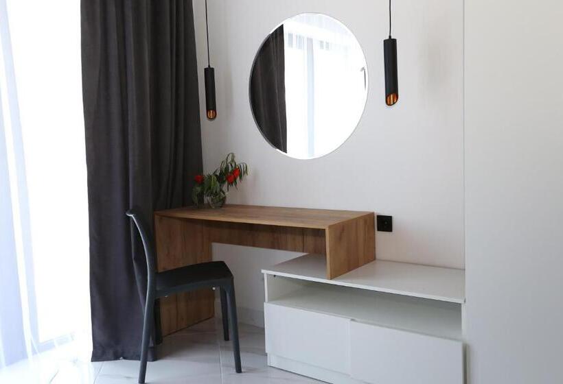 דירת חדר נוף לים, Villa Bonapart