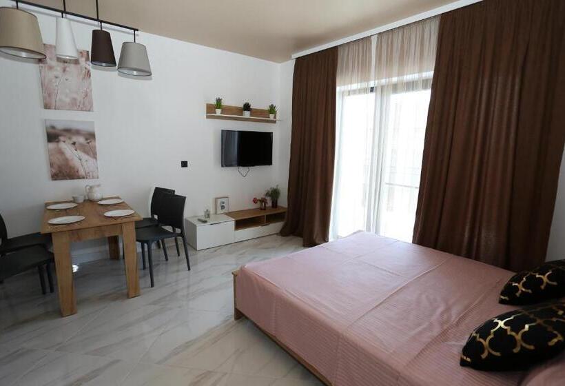 1 Bedroom Apartment Lake View, Villa Bonapart